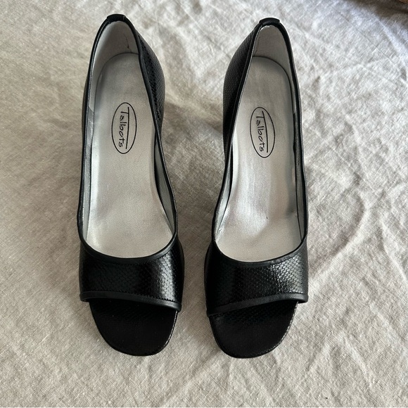 Talbots Black Leather Peep Toe Heels 7.5B - Picture 3 of 12